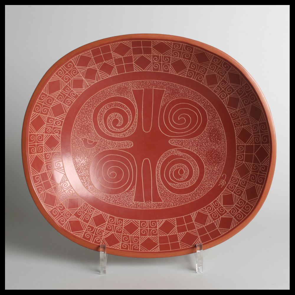 Siddig El Nigoumi - oval plate with incised decoration | Capriolus 
